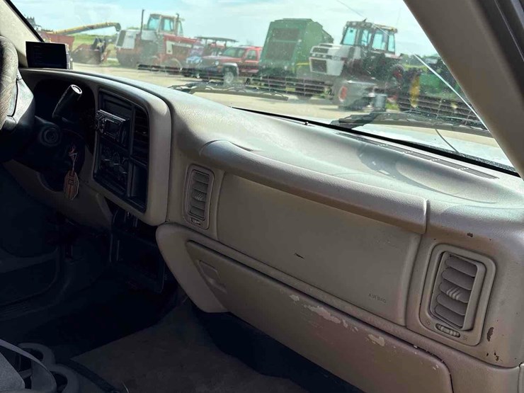 2002-gmc-2500-image-34