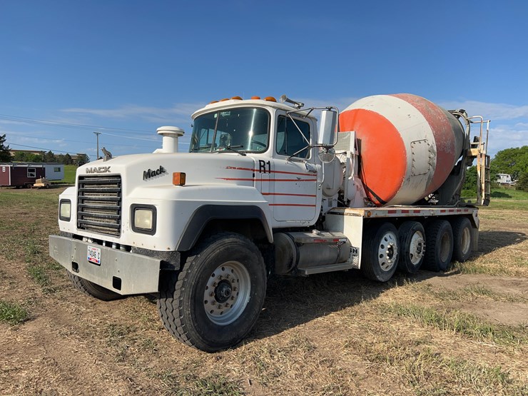 2001-mack-rd600-image-1