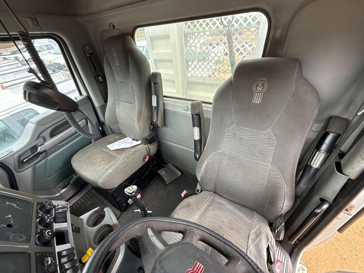 2015-kenworth-t680-image-18
