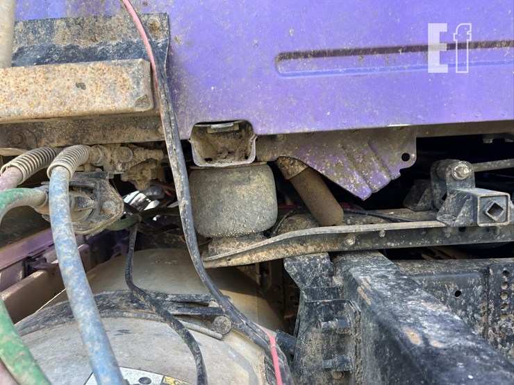 2015-volvo-vnl42t670-image-51