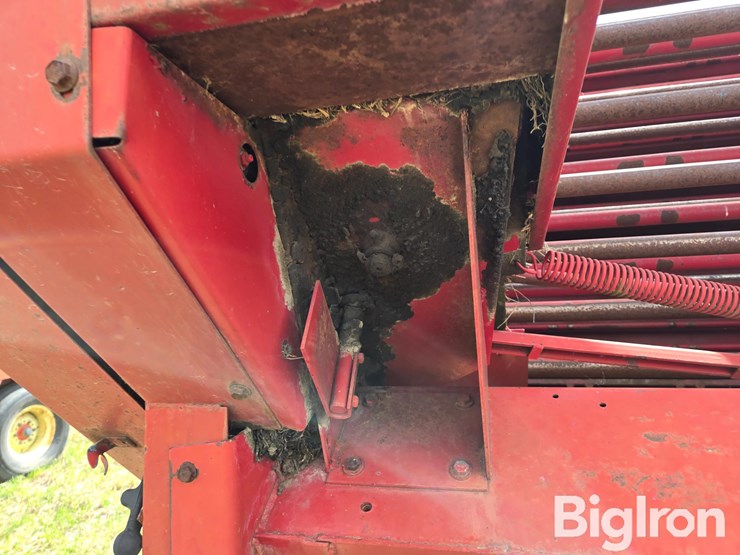 new-holland-851-image-17