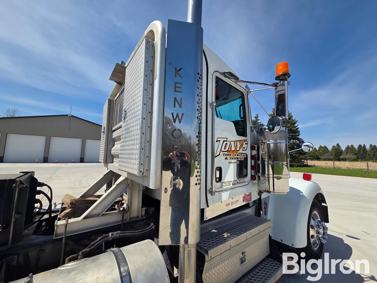 2007-kenworth-w900-image-16