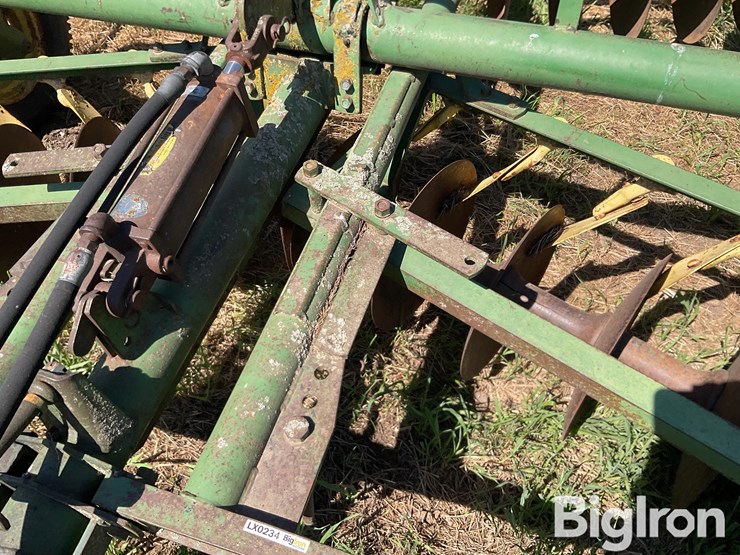 john-deere-bw-image-13
