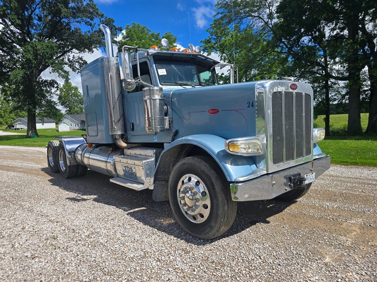 2013-peterbilt-388-image-31
