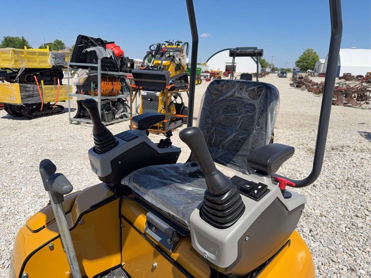 2026-me20-mini-excavator-image-11