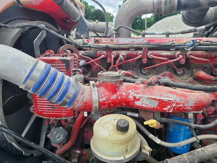 2013-peterbilt-388-image-40