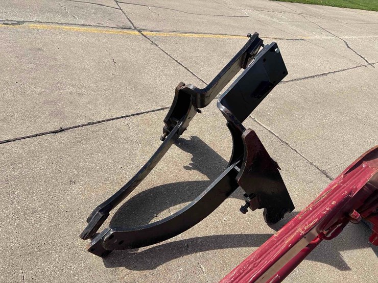 international-quick-tach-loader-image-6