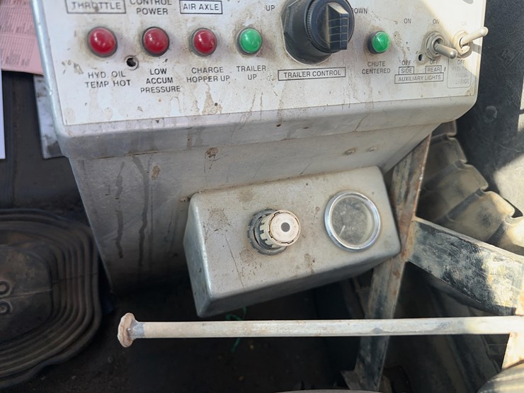 1996-mack-rd688c-cement-truck-image-55