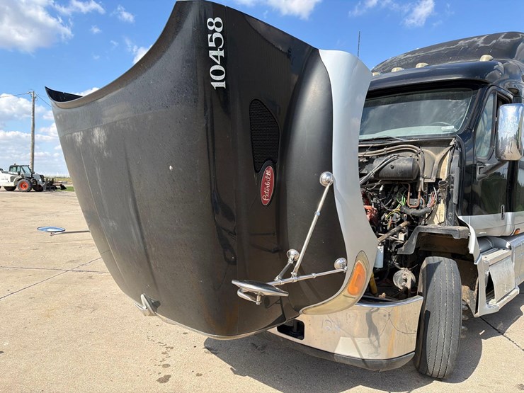 2009-peterbilt-387-image-61