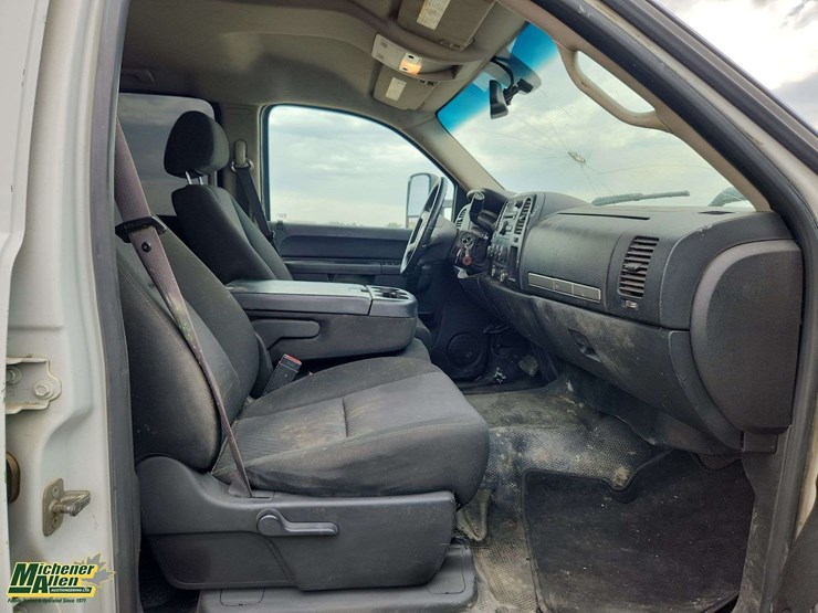 2012-chevrolet-silverado-3500hd-image-19