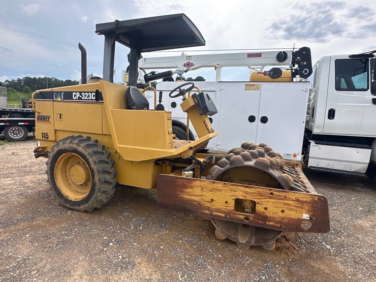 caterpillar-cp-323c-image-1