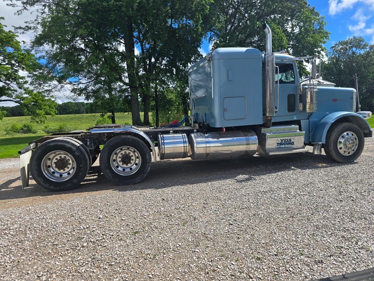 2013-peterbilt-388-image-24