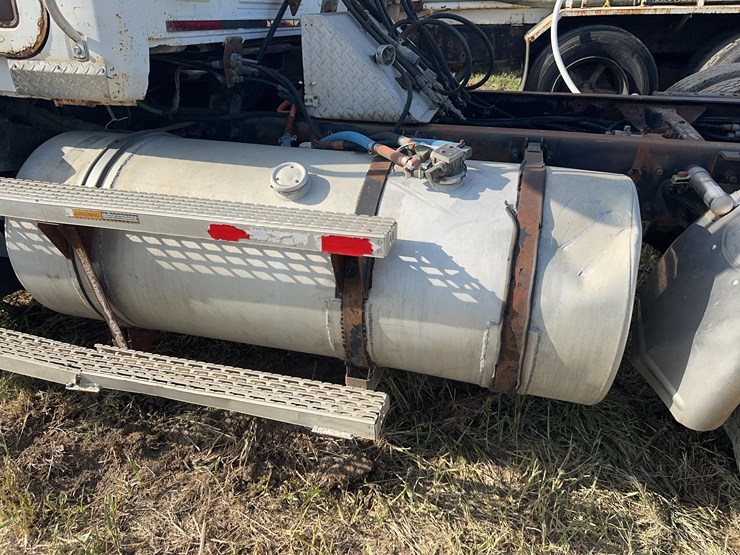 2000-mack-ch613-image-38