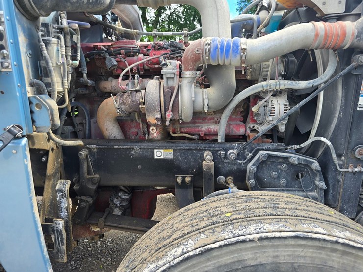 2013-peterbilt-388-image-48