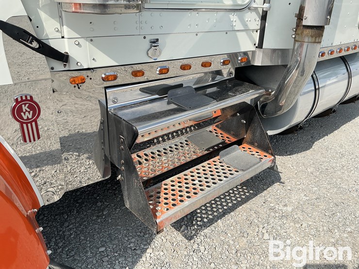 2005-kenworth-w900l-image-12