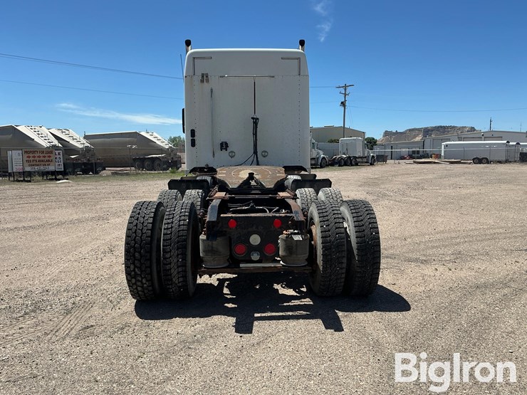2013-freightliner-coronado-132-image-6