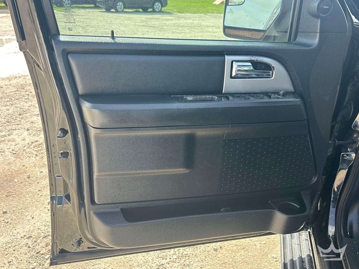 2017-ford-expedition-image-11
