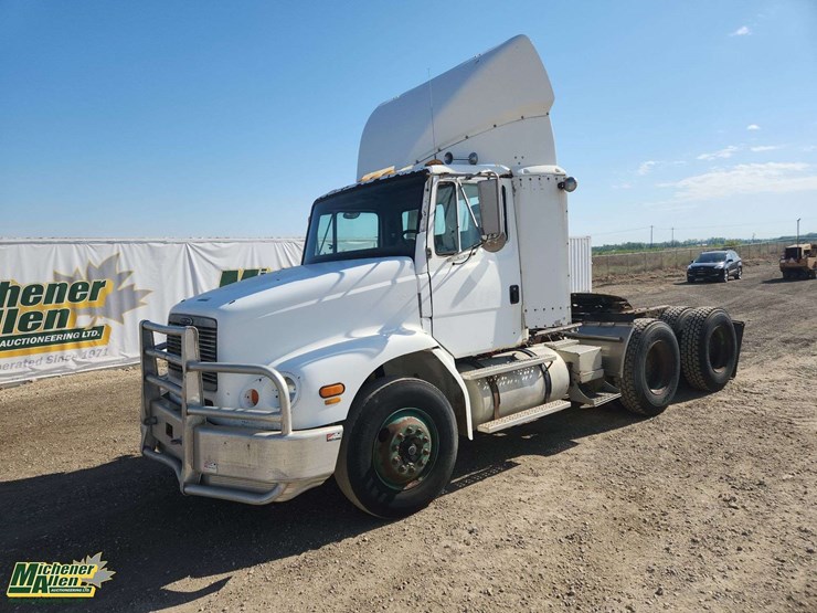 2000-freightliner-fl112-image-1