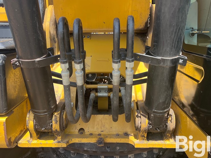 2013-caterpillar-320e-image-15