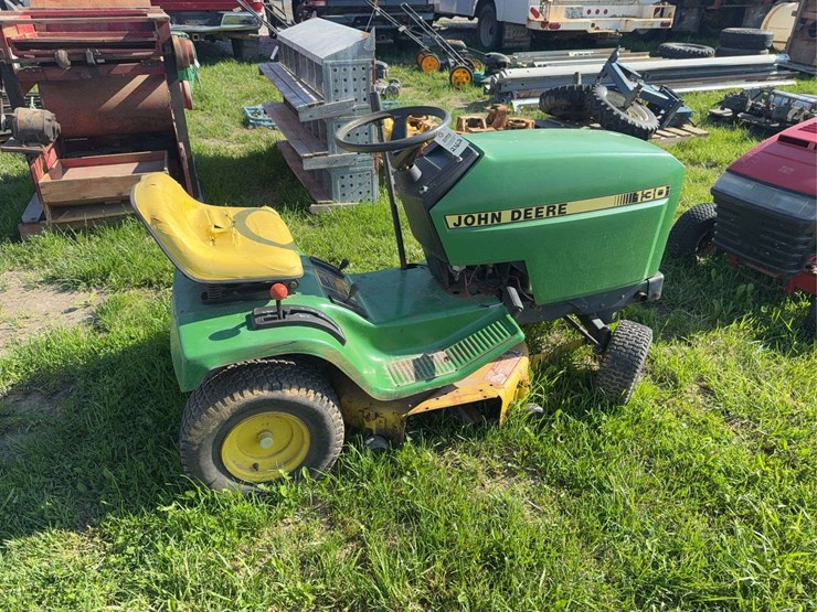 john-deere-130-image-1