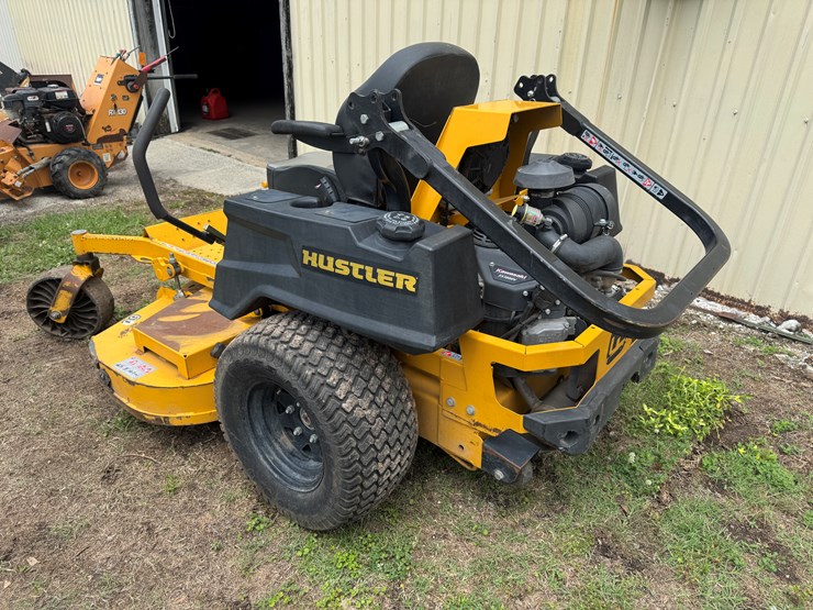 hustler-super-z-lawn-mower-with-60"-deck-1,577-hours-showing-image-4