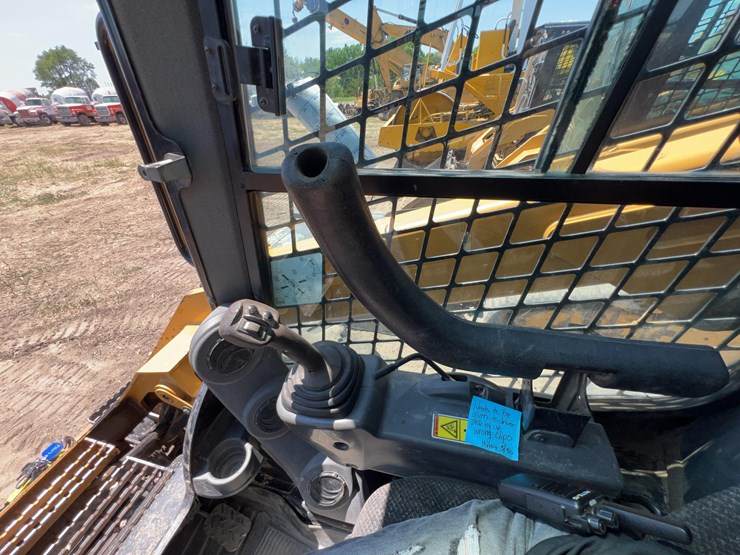 2016-caterpillar-262d-image-27