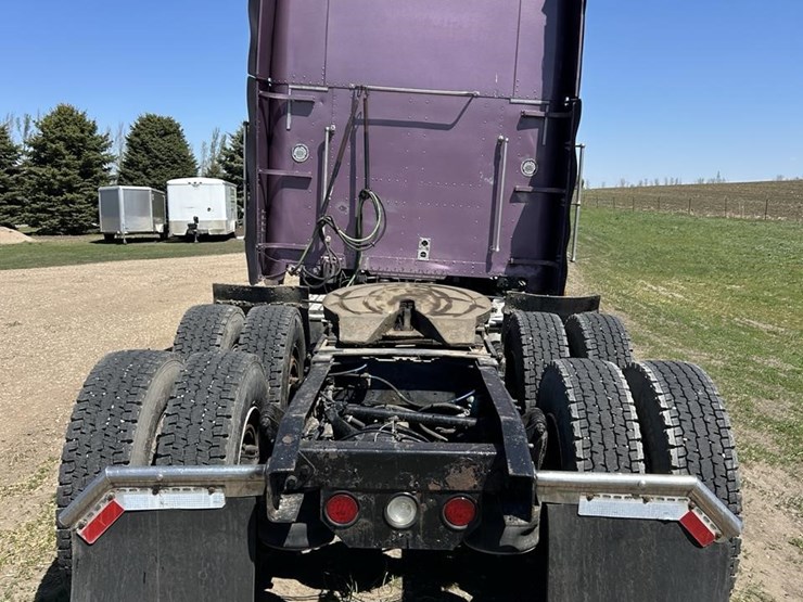 2000-freightliner-fld120-image-6