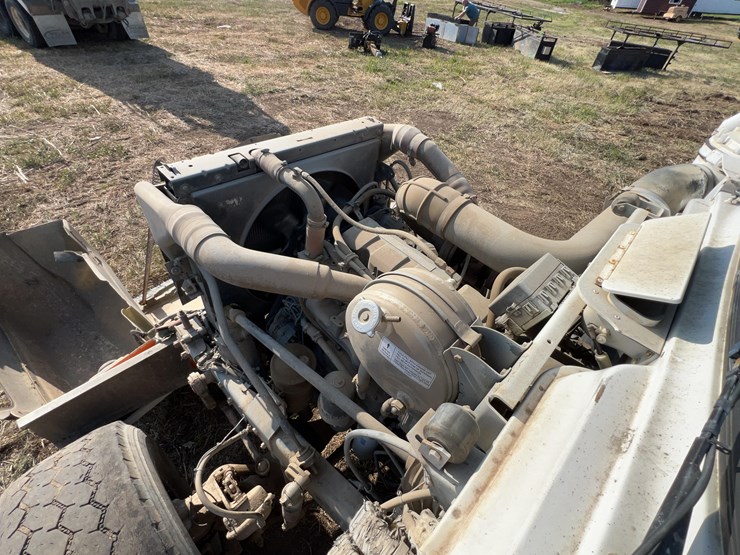 2001-mack-rd690s-image-26