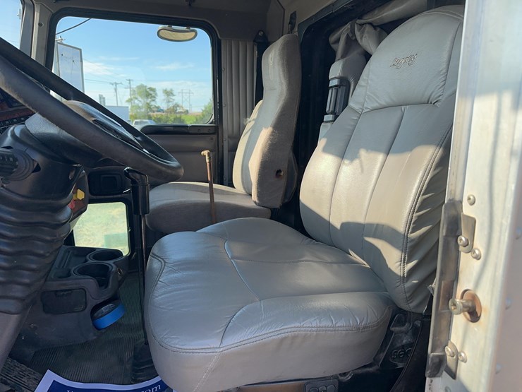 2006-kenworth-t800-sleeper-image-9