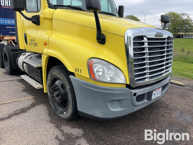 2016-freightliner-cascadia-125-image-16