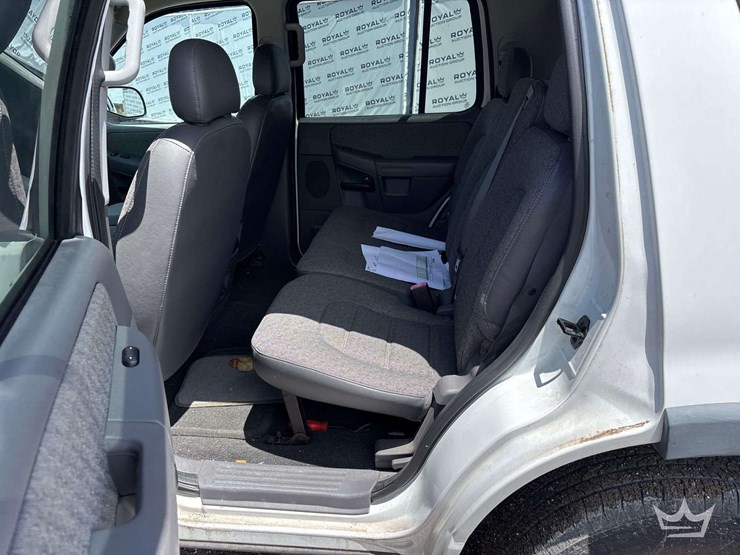 2005-ford-explorer-image-19