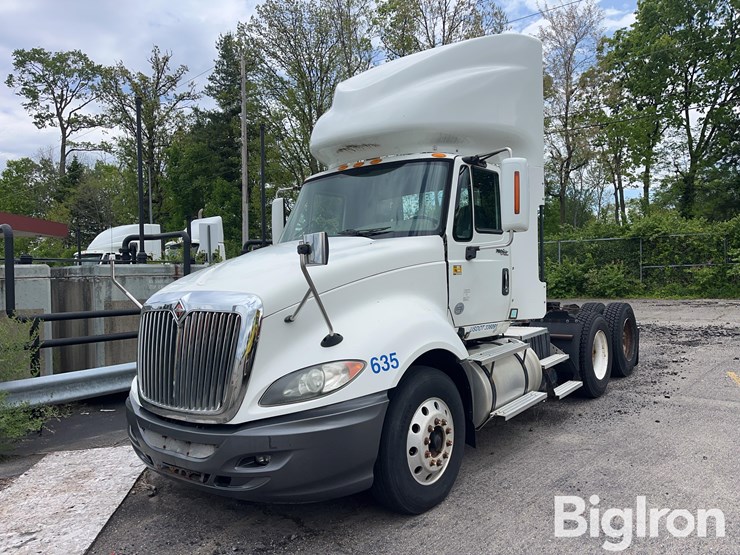 2010-international-prostar-image-1
