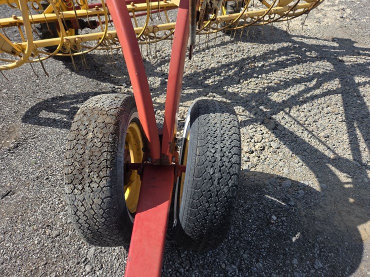 new-holland-256-image-2