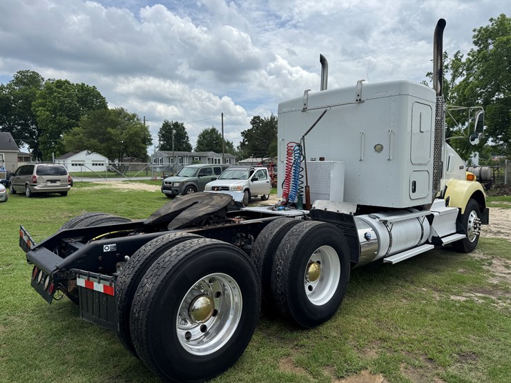 2012-kenworth-t800-image-3