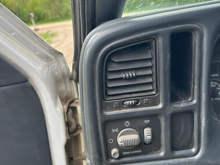 2001-gmc-3500-image-14