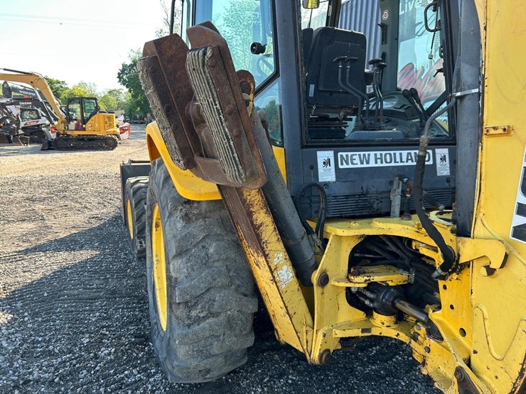 new-holland-lb95b-image-18
