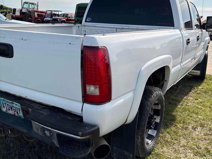2002-gmc-2500-image-21