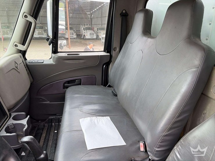 2011-international-durastar-4300-image-13
