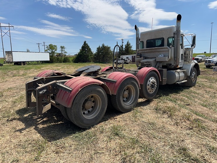 2009-kenworth-t800-day-cab-image-3