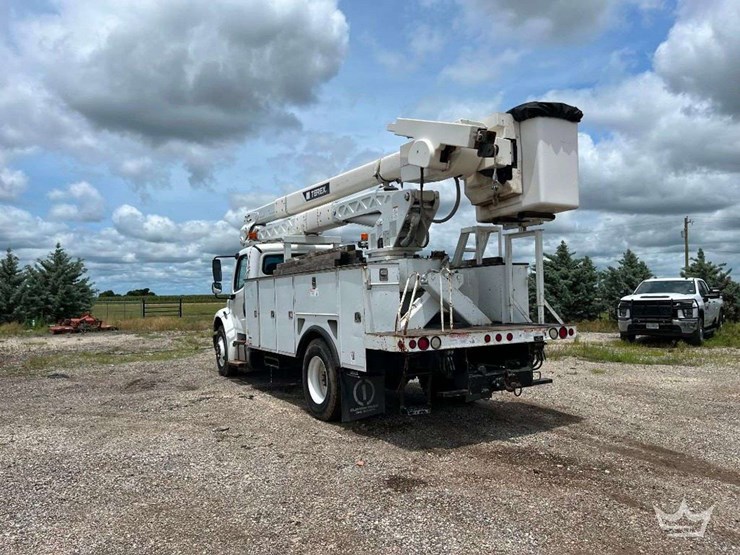 2015-freightliner-m2-106-image-56