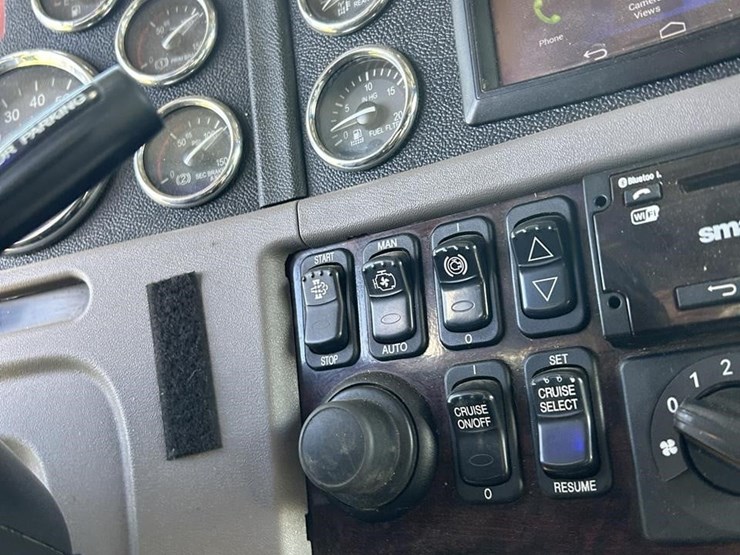 2017-peterbilt-389-image-69