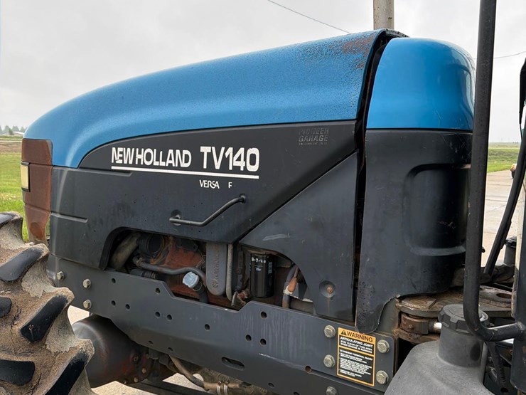 new-holland-tv140-image-25