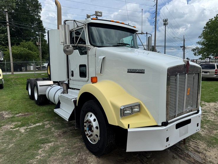 2012-kenworth-t800-image-2