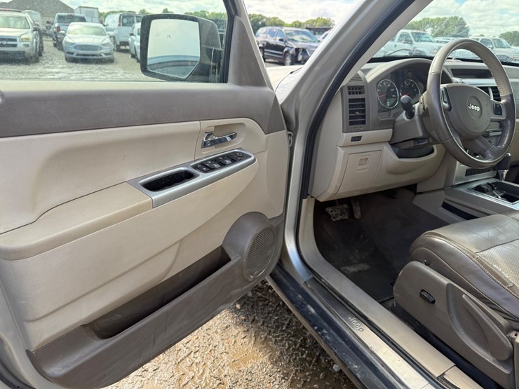 2008-jeep-liberty-image-38