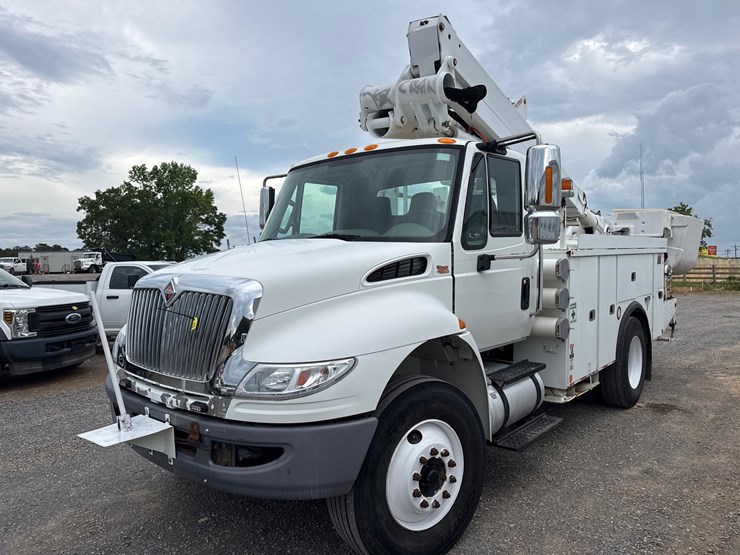2011-international-durastar-4400-image-4