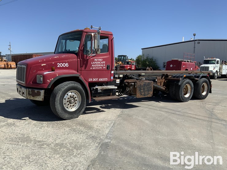 2000-freightliner-fl80-image-1