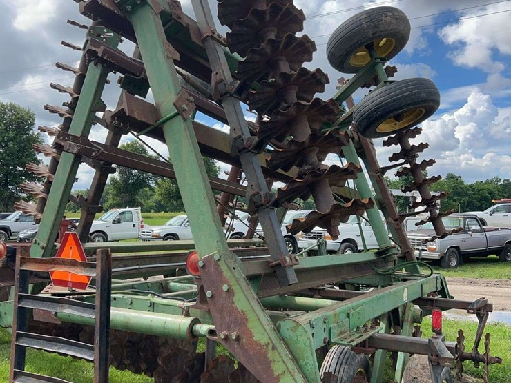 john-deere-235-image-6