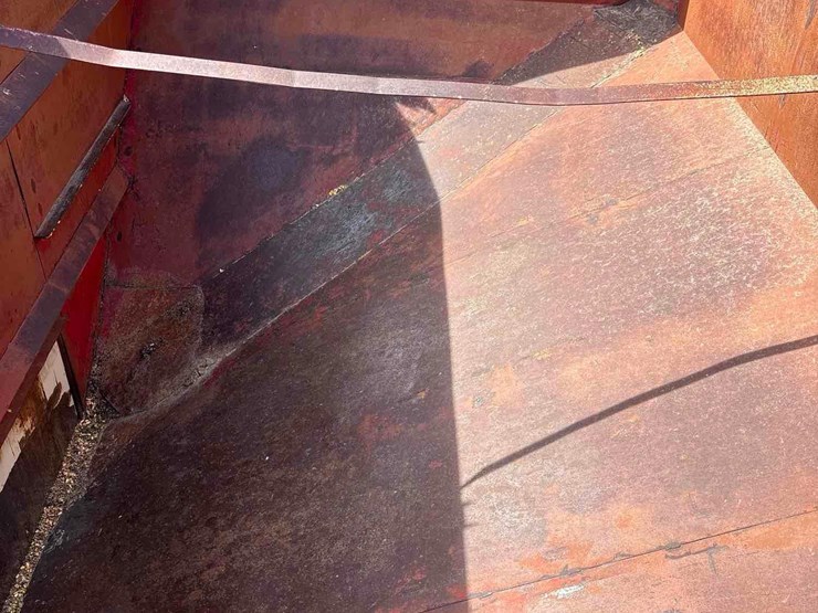 lundell-350-bushel-gravity-wagon-image-23