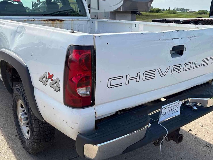 2004-chevrolet-2500hd-image-6
