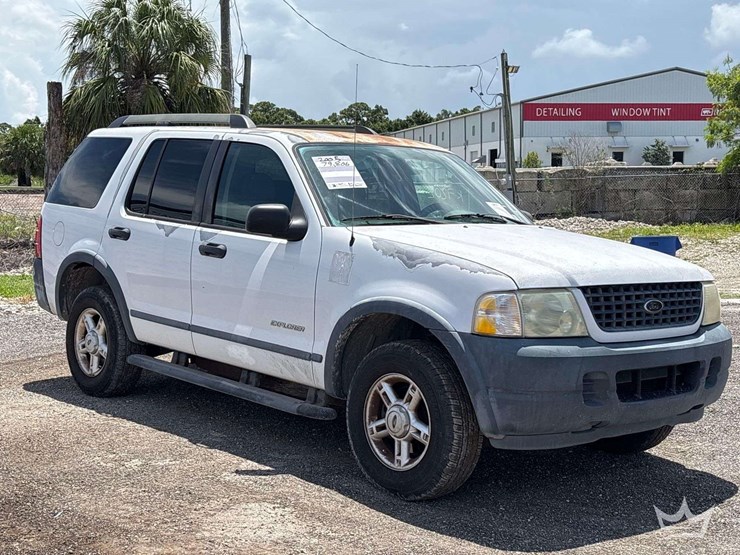 2005-ford-explorer-image-2